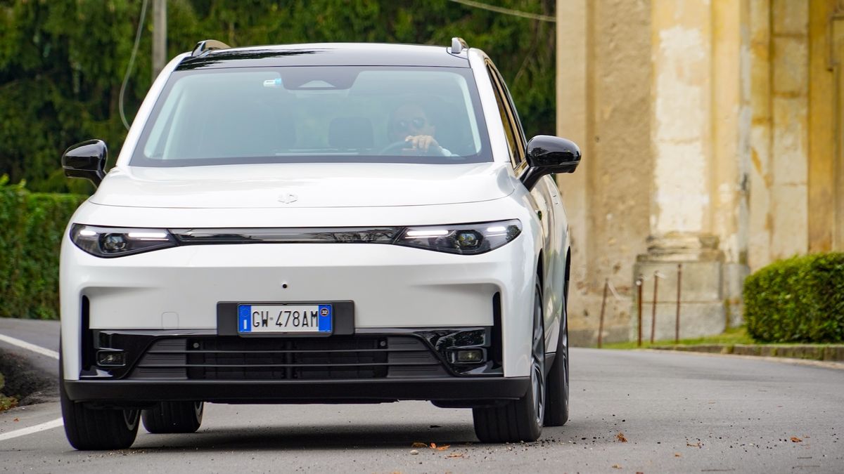 Toto nové rodinné SUV je možná nenápadné, ale má parametry špičkových sporťáků